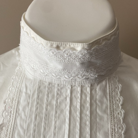 Vintage Charter Club Cream Lace Yoke Button Down Shirt Size 4 100% Cotton - Picture 6 of 8